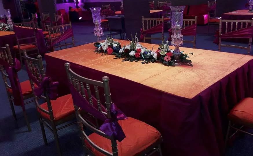 8 Person Premium Table